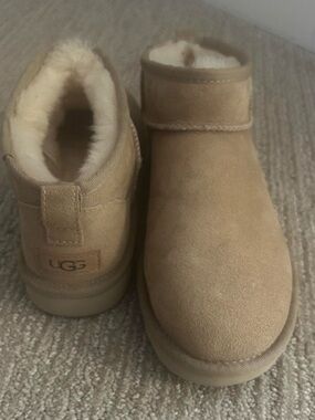 UGG ultra mini in sand color